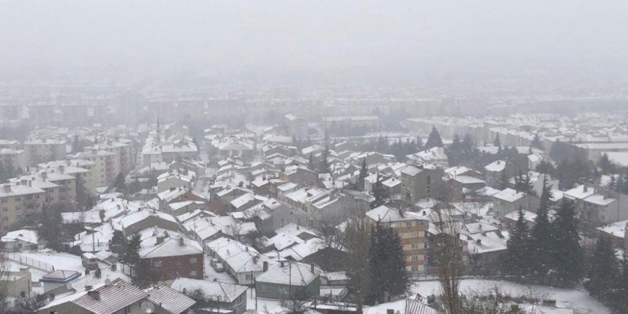 Eskişehir’e kar fırtına ile geri döndü