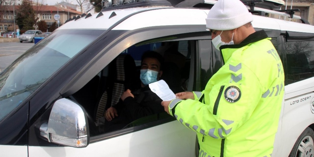 Kayseri’de sokağa çıkma kısıtlamasında polis ekipleri denetimlerini sürdürdü