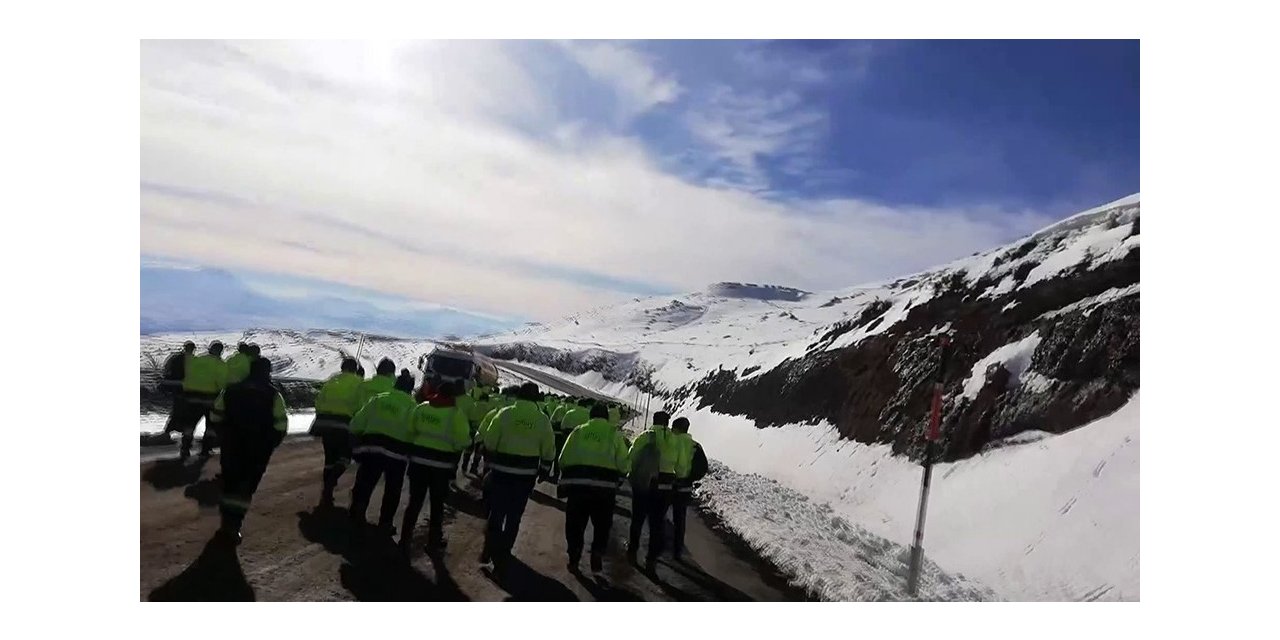 Altın madeni işçileri 15 TL’lik zamma tepki için eylem yaptı