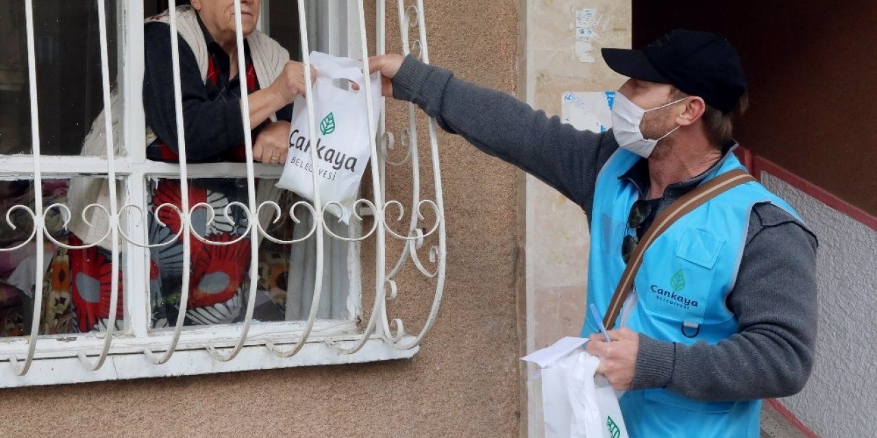 Çankaya Belediyesi’nden 65 yaş üstüne hijyen seti