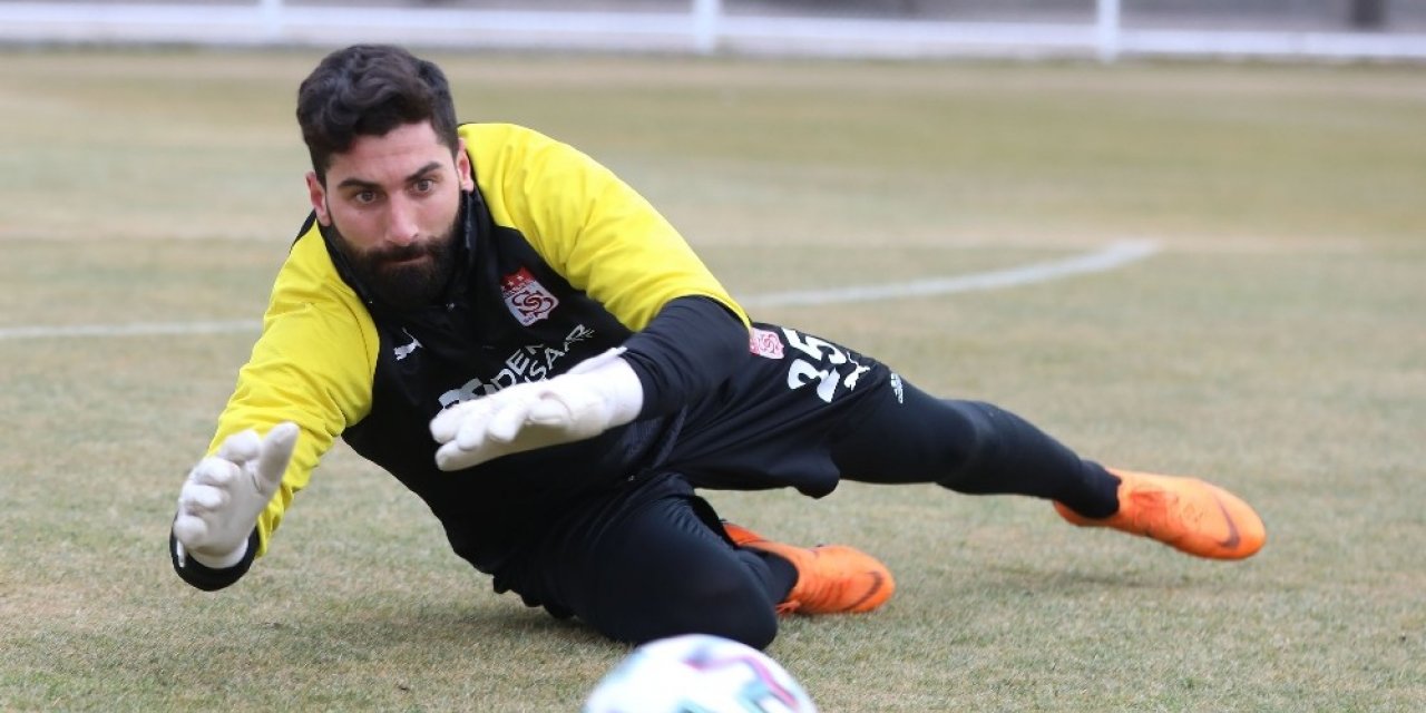 Sivasspor kaleci Muammer’in sözleşmesini uzattı