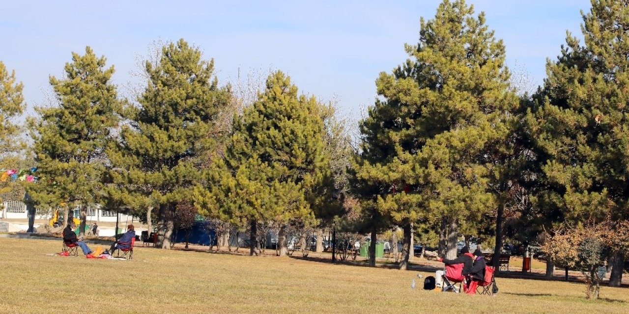 Ahlatlıbel Atatürk Parkı bahara hazırlanıyor