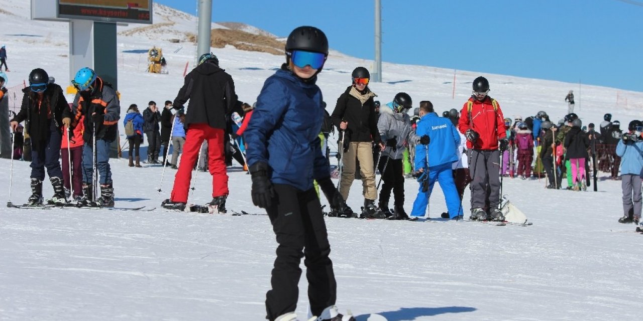 Erciyes’te sömestir yoğunluğu devam ediyor