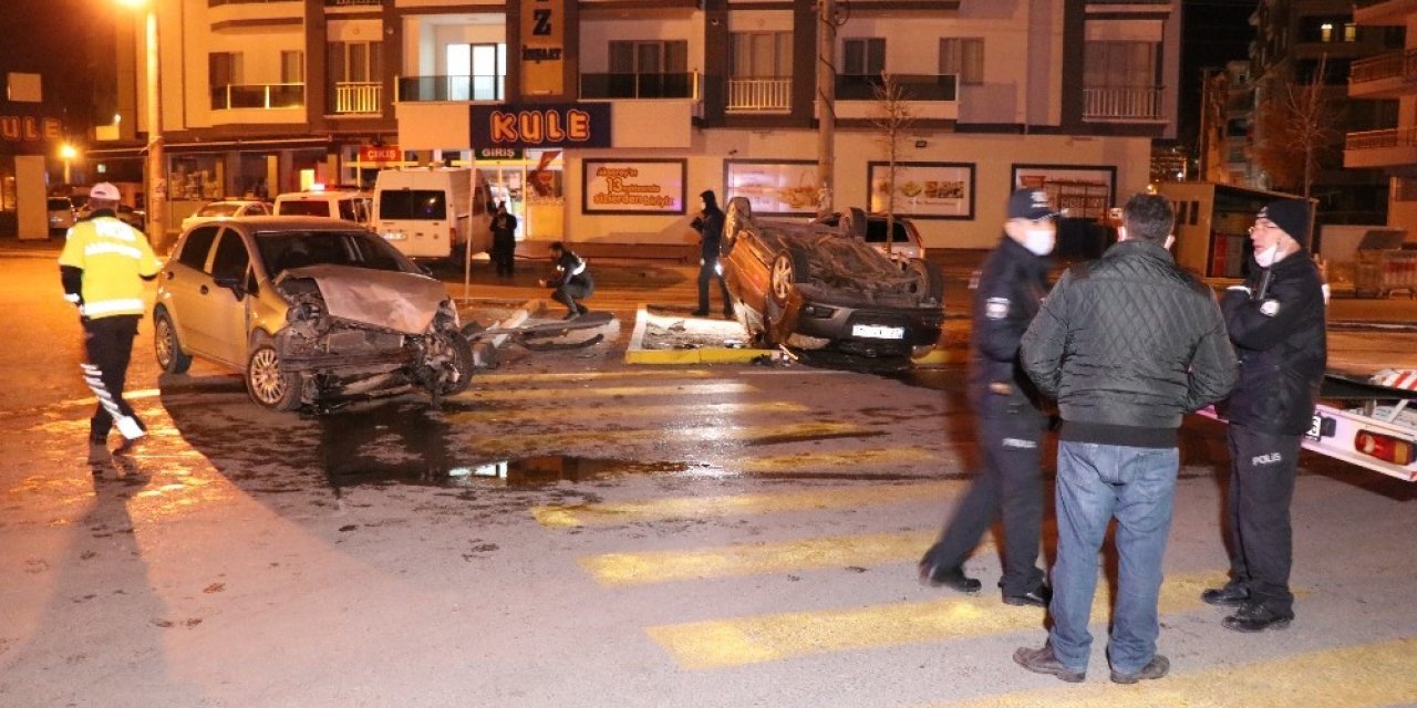 İki otomobilin hurdaya döndüğü kazada 1’i bebek 7 yaralı