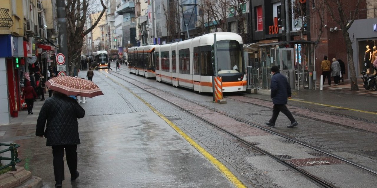 Eskişehir’de hava sıcaklı 14 derece birden düştü