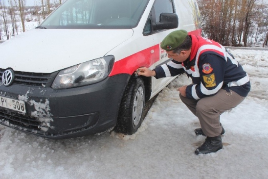 Beyşehir'de Jandarmasının Kış Lastiği Denetimi