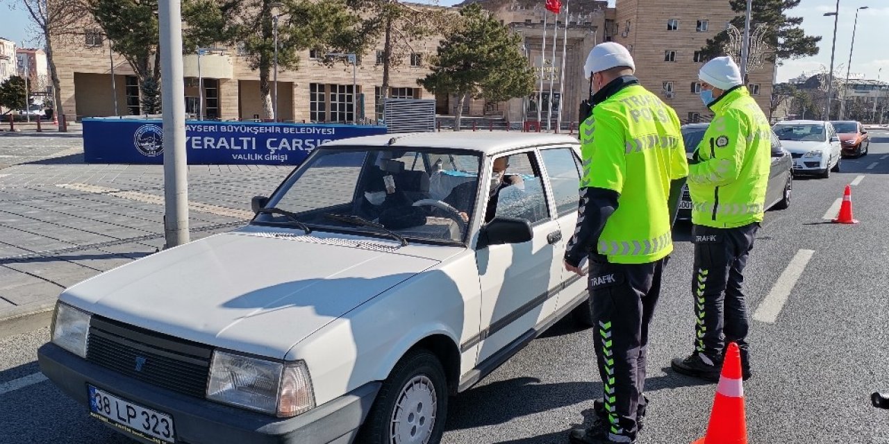 Kayseri’de sokağa çıkma kısıtlamasında denetimler sürüyor