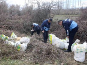 Boş Arazide 24 Çuval Bozuk Tulum Peyniri Bulundu