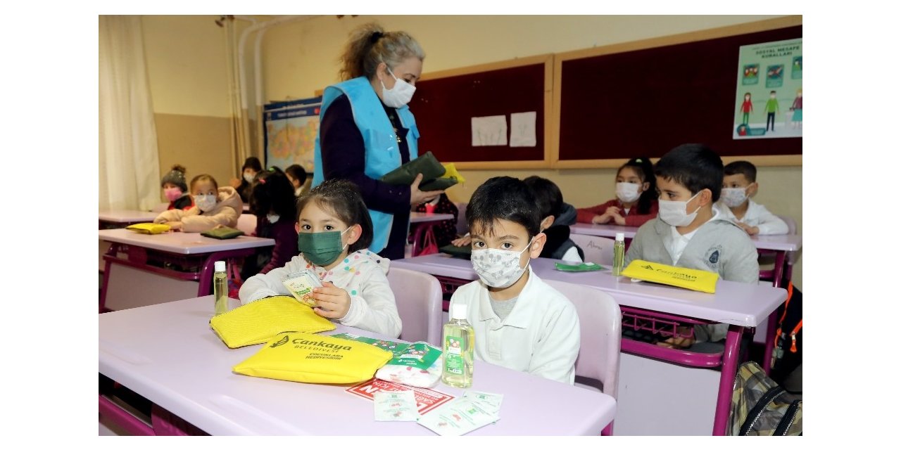 Çankaya Belediyesi’nden minik öğrencilere hijyen seti hediyesi