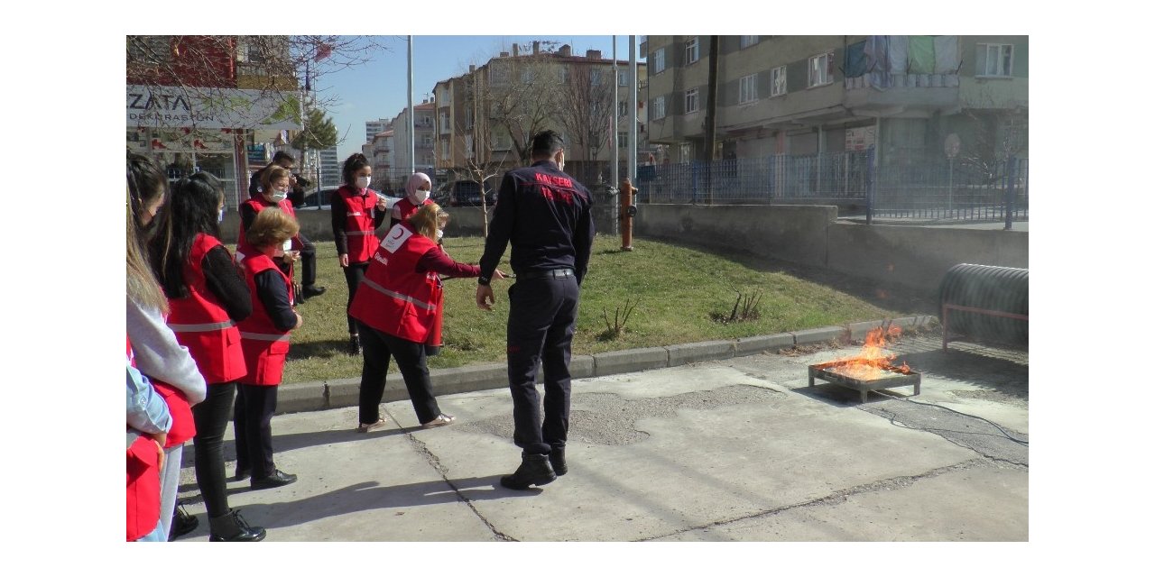 İtfaiyeden ev kadınlarına ‘Yangın’ eğitimi