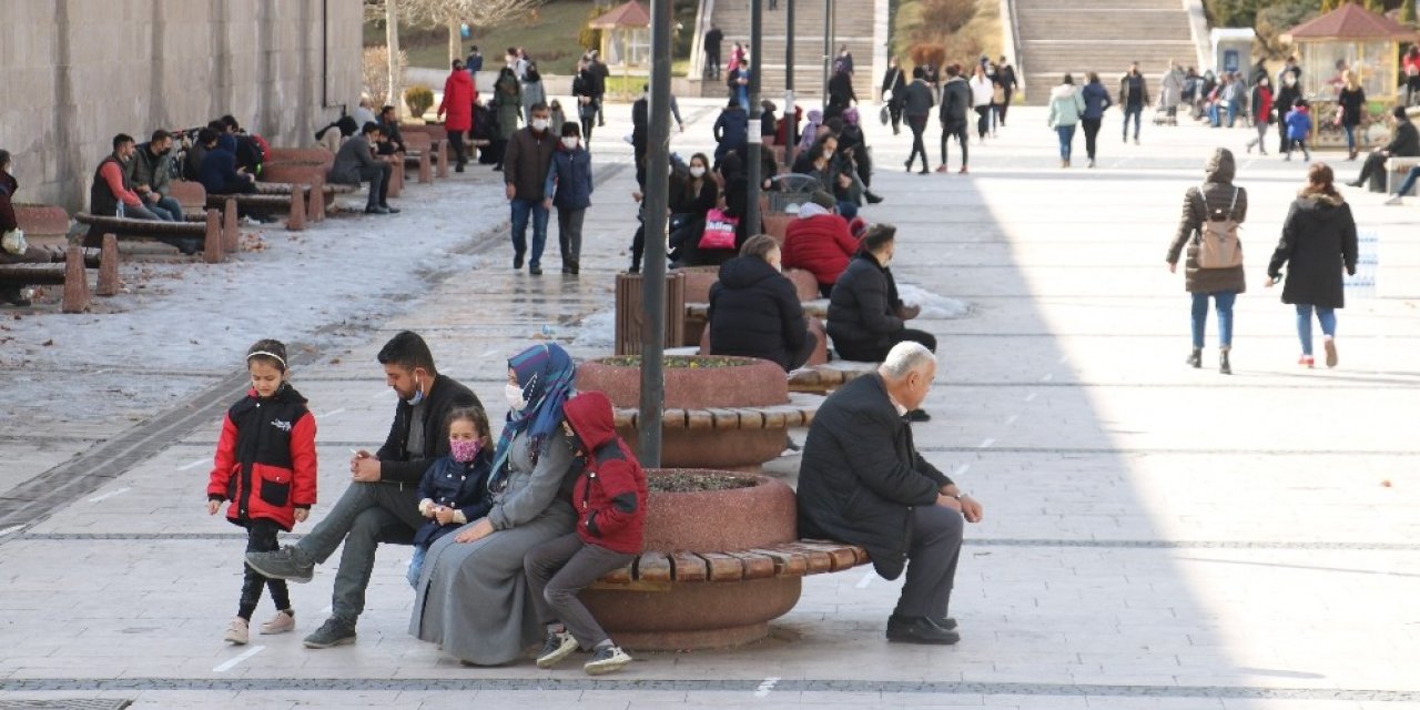 Sıcak havayı gören kendini dışarı attı