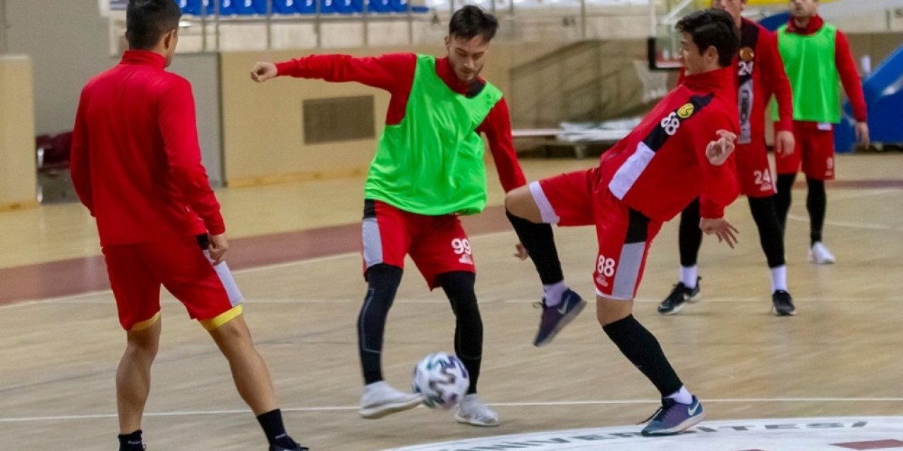 EsEs Bandırmaspor maçı hazırlıklarına kapalı spor salonunda başladı