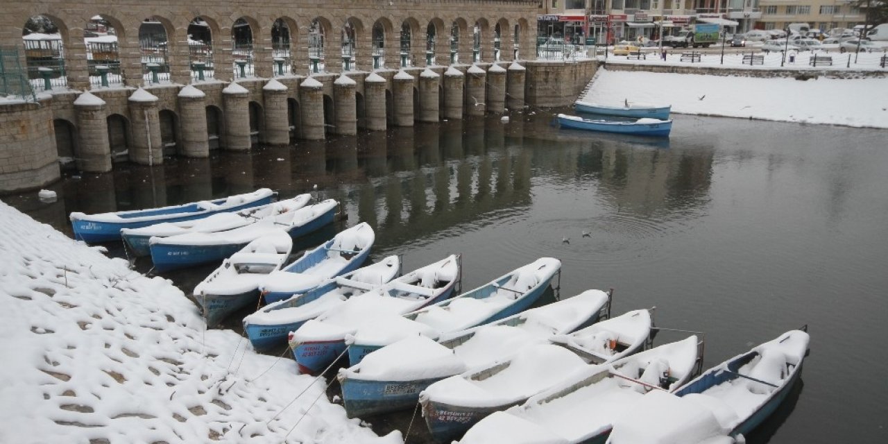 Beyşehir ve Derebucak’ta kar yağışı