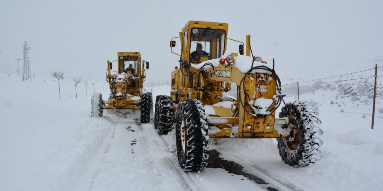 Niğde İl Özel İdaresi köy yollarını açtı