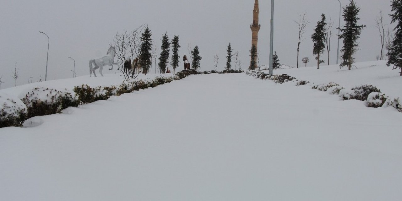 Nevşehir’de kar kalınlığı 22 cm olarak ölçüldü