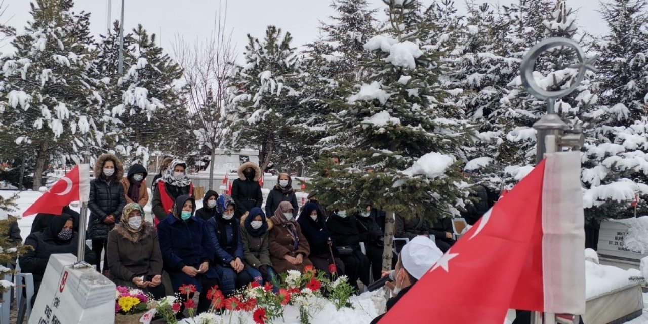 Kayseri’nin ilk kadın şehidi Pürnek kabri başında anıldı