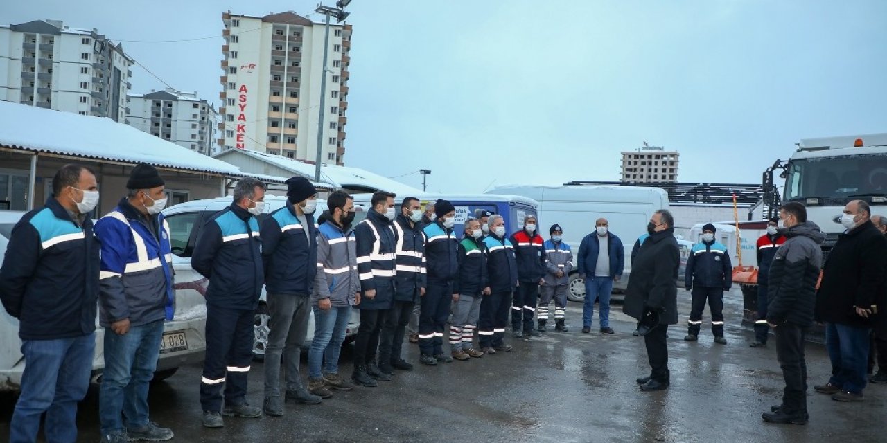 Başkan Yalçın’dan kış çalışması ekiplerine moral ziyareti