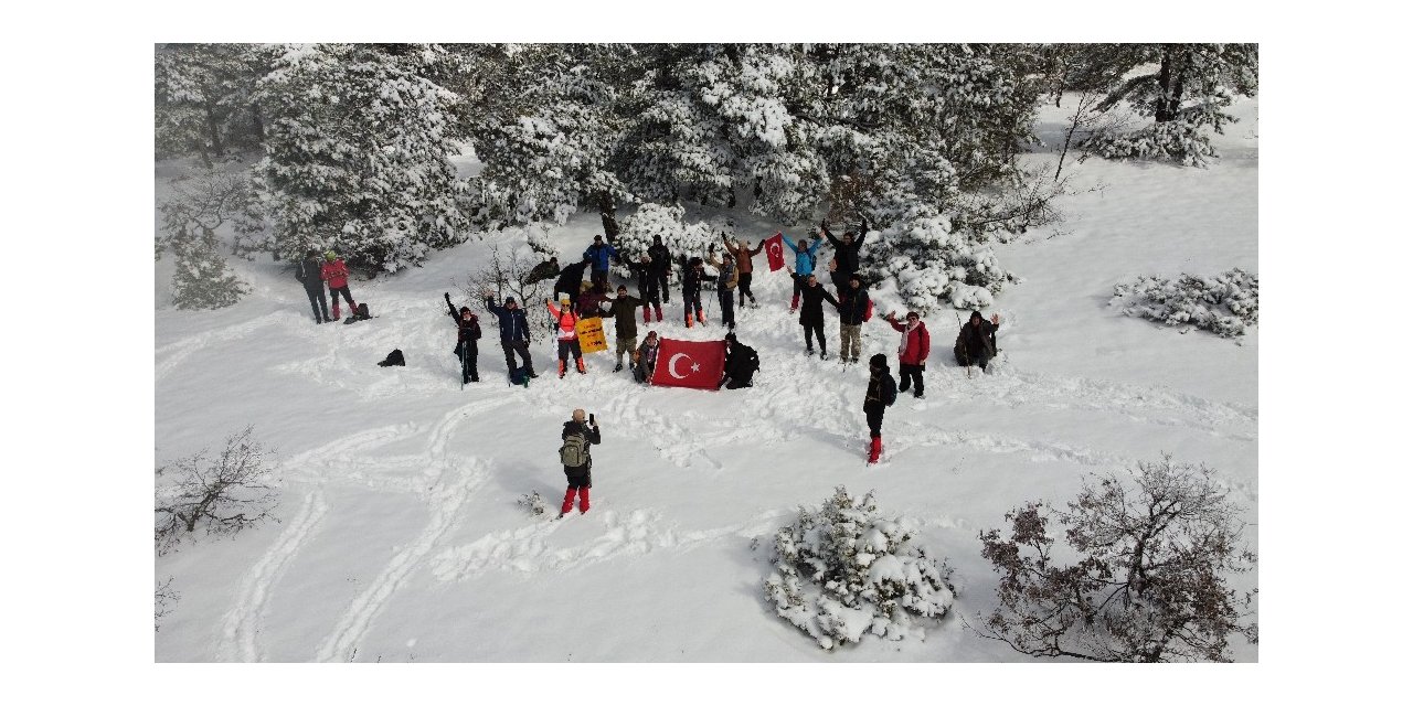 Doğa aktivistler kar kış dinlemeden çalışıyorlar