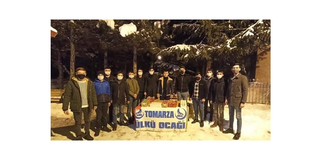 Tomarza Ülkü Ocakları cemaati kandil simidi dağıttı