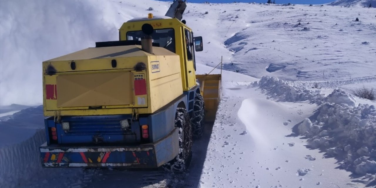 Kayseri’de kar nedeniyle kapanan yollar açıldı