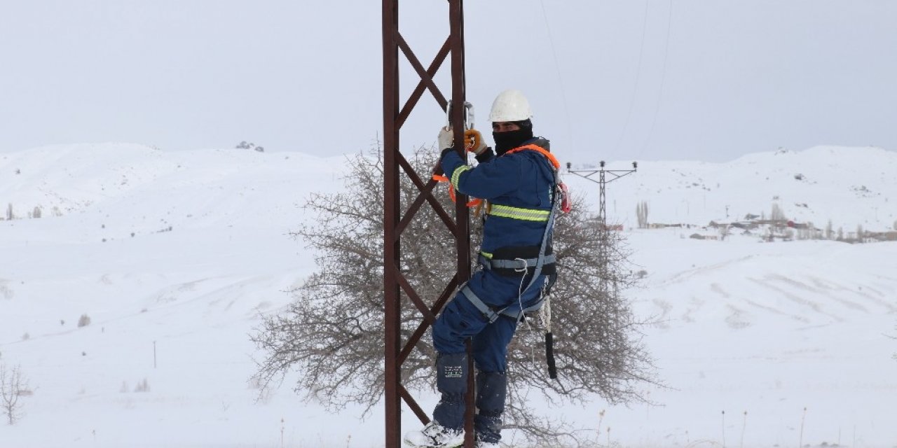 Enerji timlerini dondurucu soğuk ve kar durduramıyor