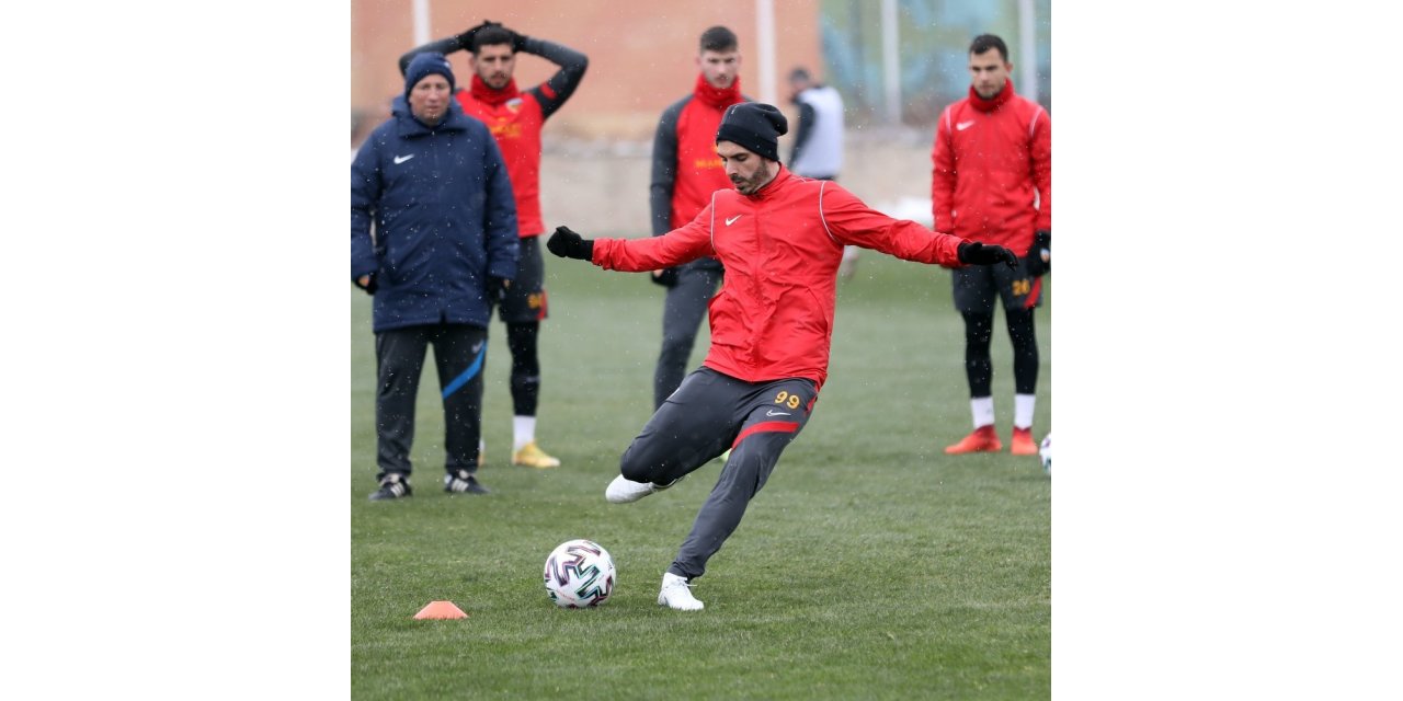 Kayserispor 23 futbolcuyla gitti