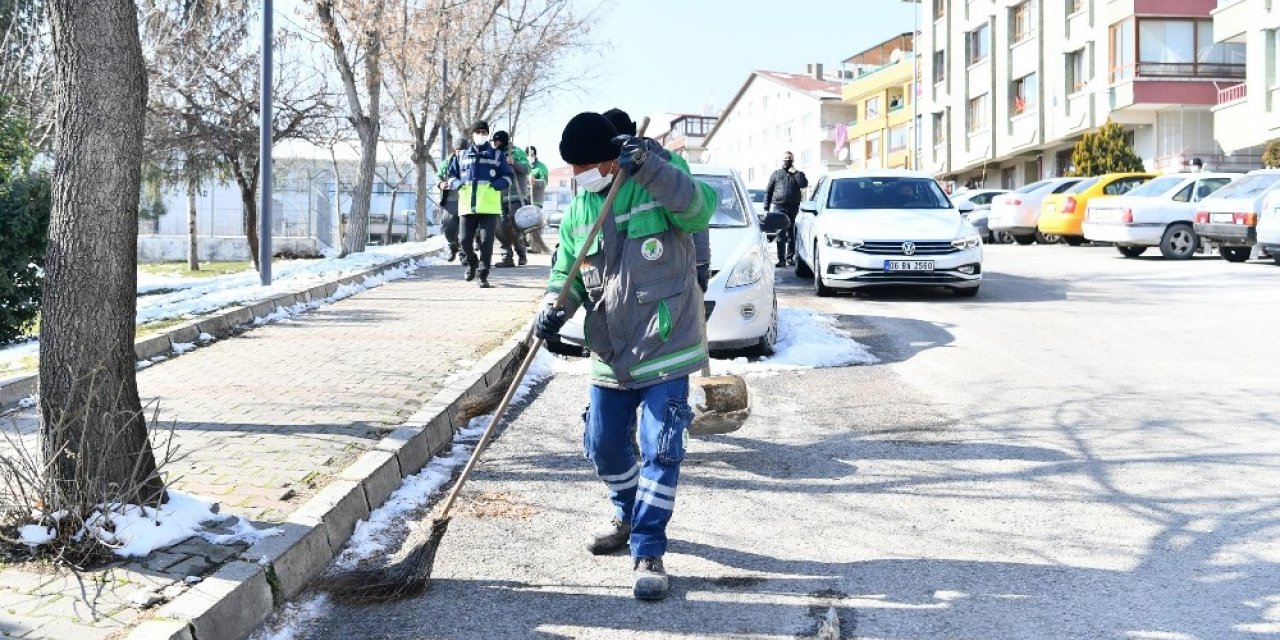 Mamak Belediyesi’nden iki mahallede köşe bucak temizlik