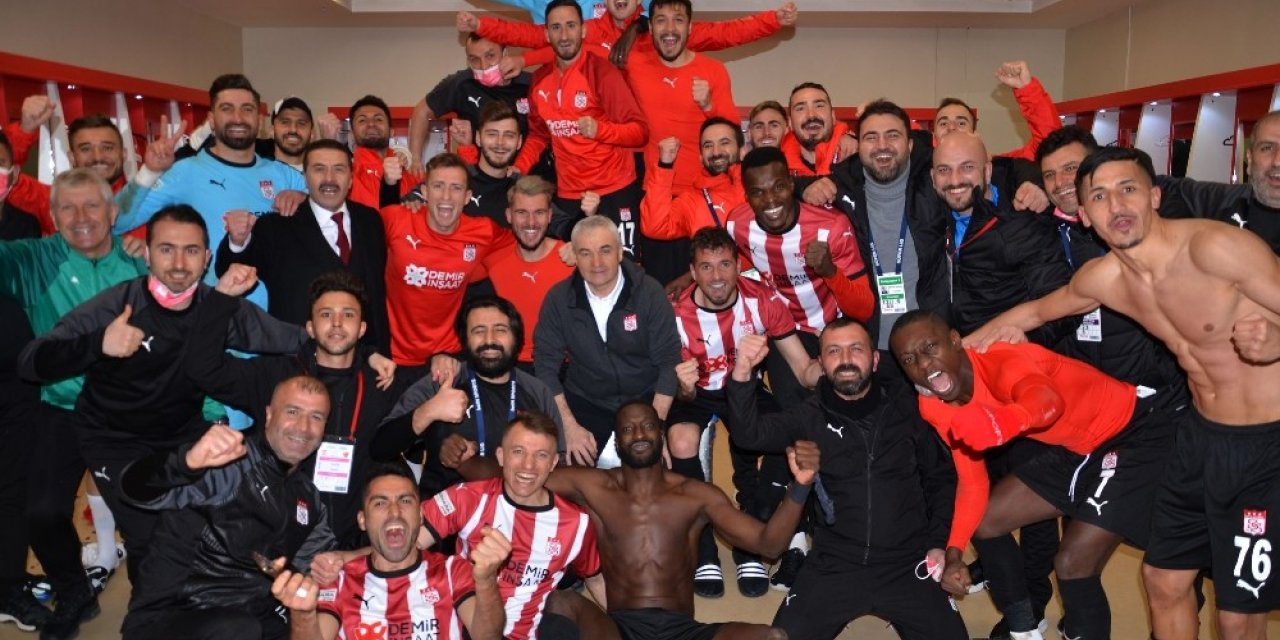 Sivasspor’dan galibiyet pozu!