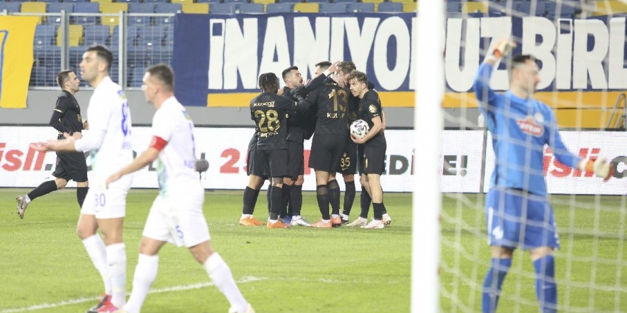 Süper Lig: MKE Ankaragücü: 1 Çaykur Rizespor: 1 (İlk Yarı)