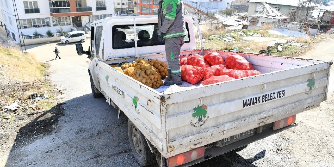 Mamak’ta ihtiyaç sahibi ailelere soğan dağıtıldı