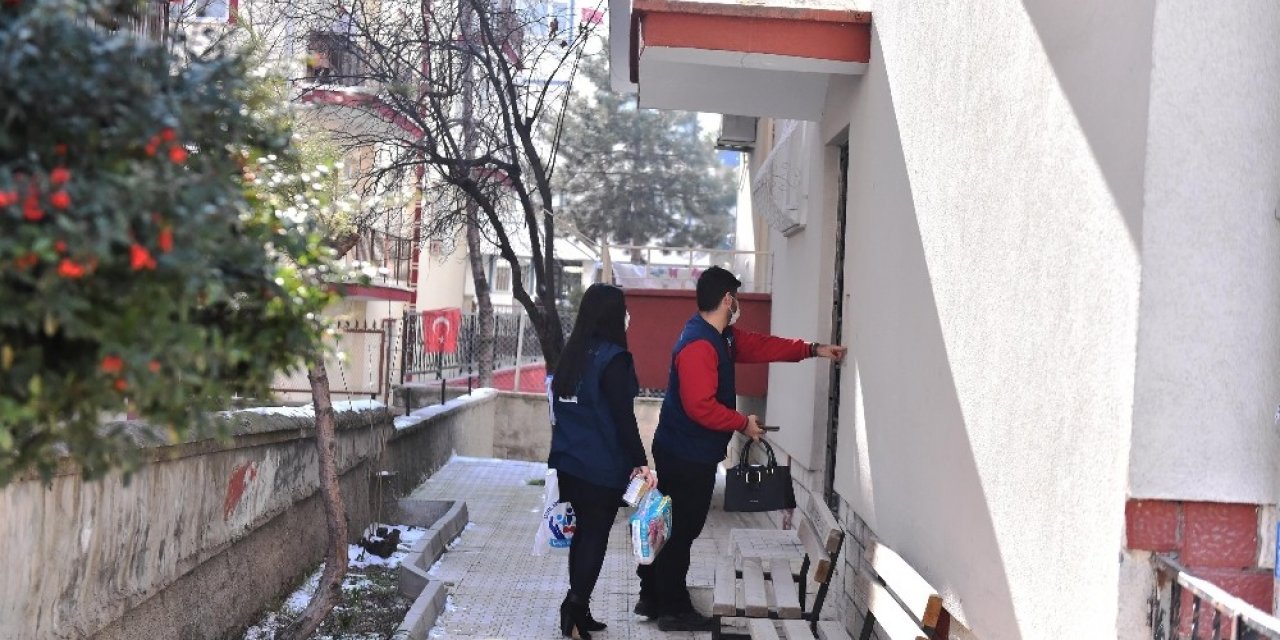 Ankara Büyükşehir Belediyesi’nden bebek bezi ve mama desteği