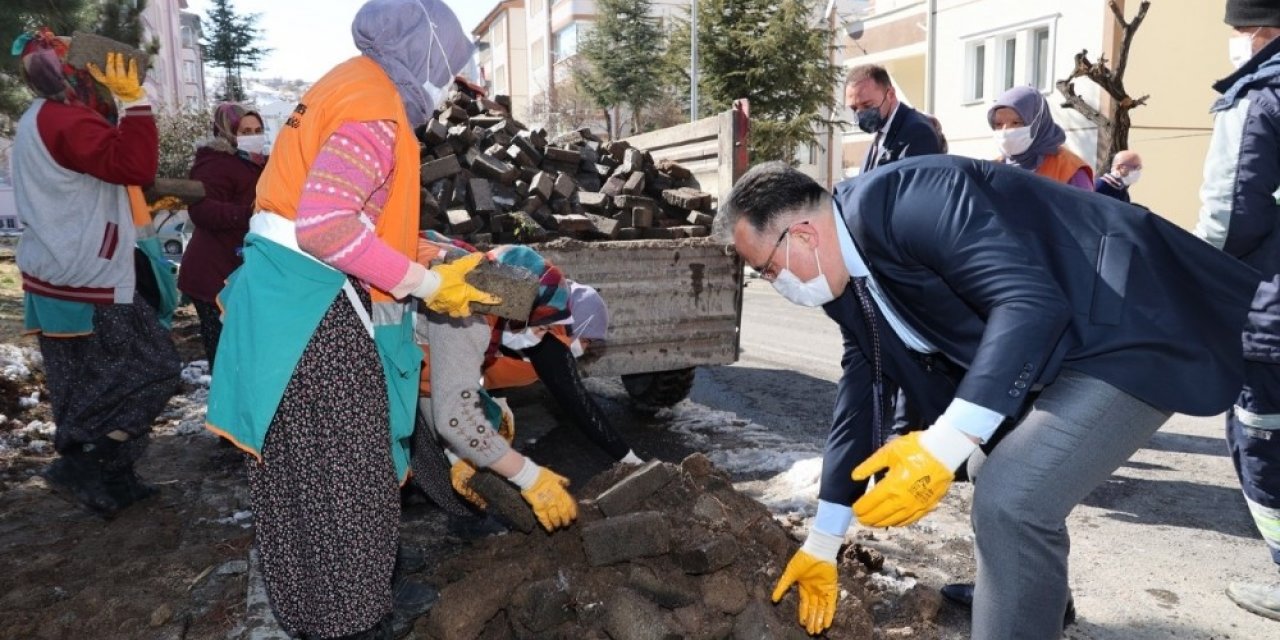 Parklardaki bakım ve yenileme çalışmaları devam ediyor