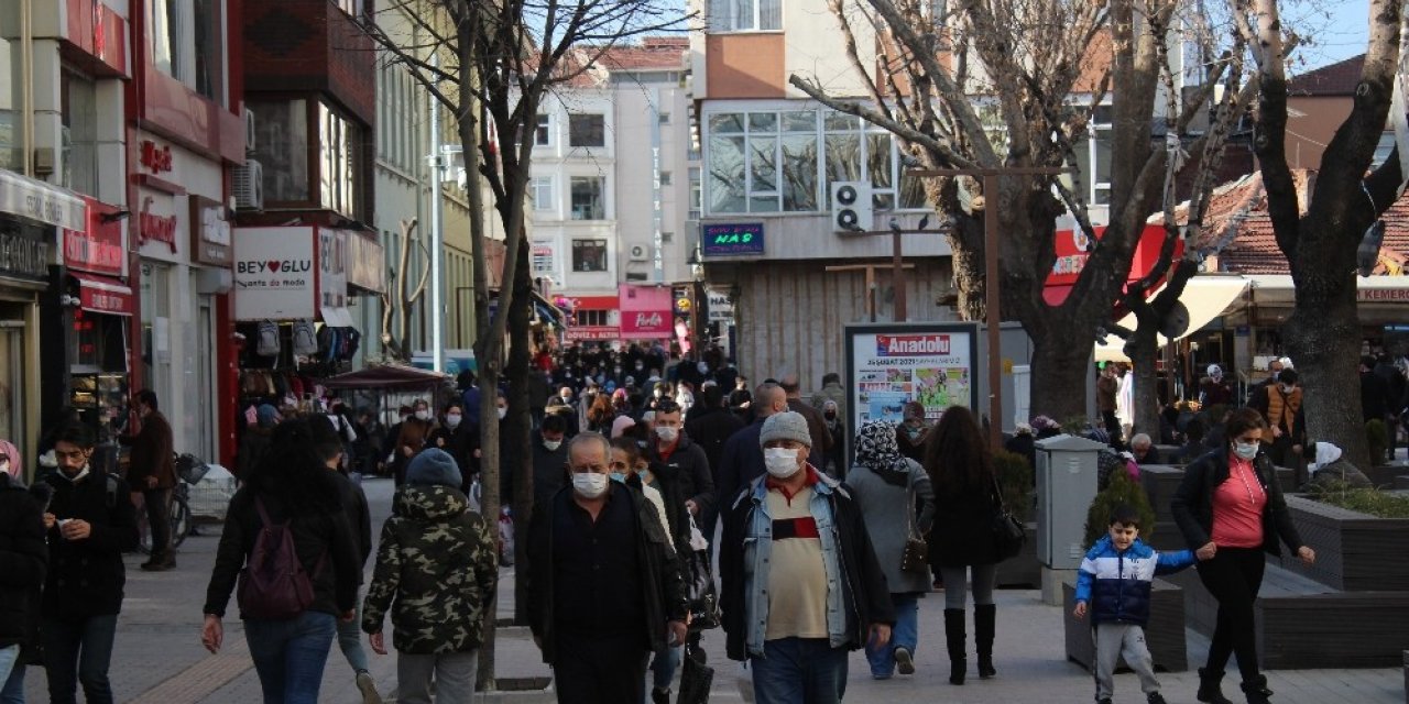 Eskişehir’de caddelerinde endişe veren yoğunluk