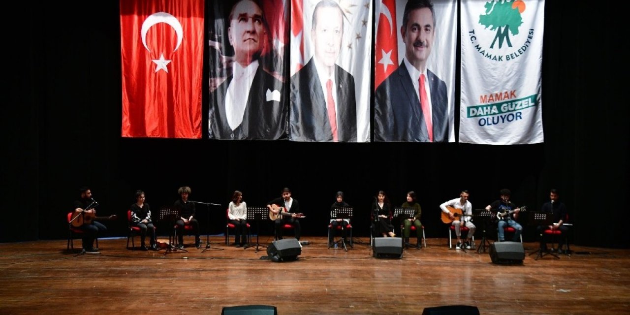 Mamaklı gitaristler sahnede