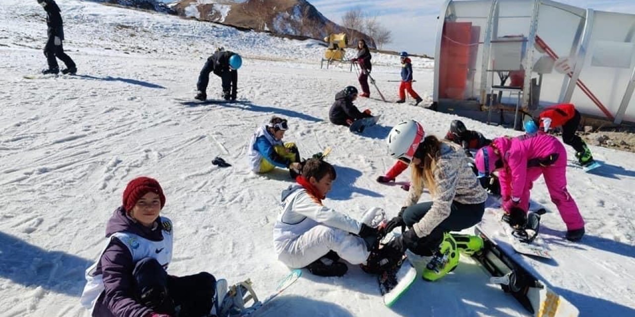 Yahyalılı çocuklar kayakla tanıştı