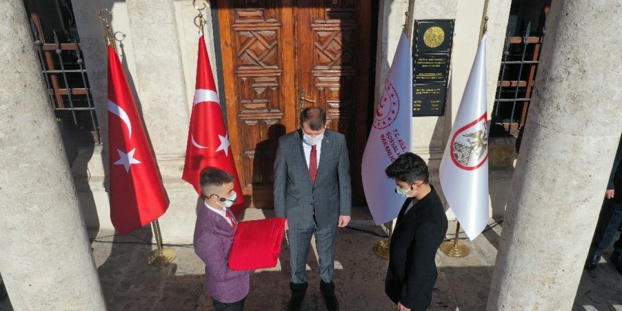 Sivas’ta bayrak teslim töreni düzenlendi