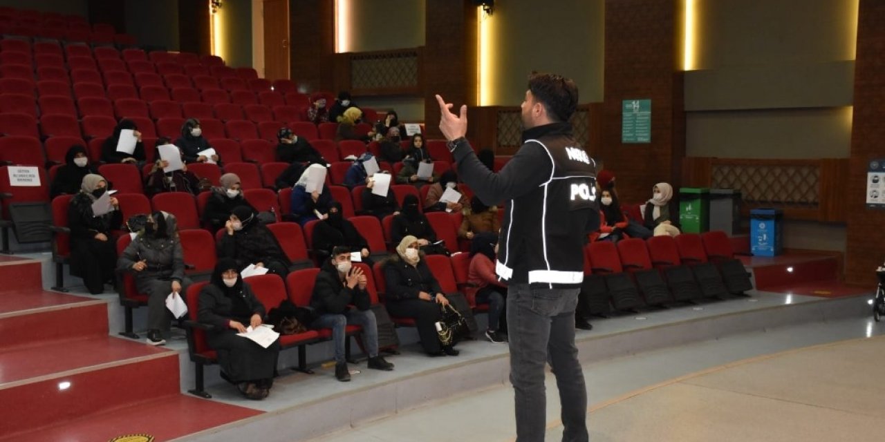 Konya’da narkotik polisinden Dünya Kadınlar Günü’nde eğitim