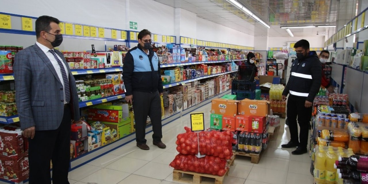 Hacılar’da zabıta ekiplerinden sosyal mesafe denetimi