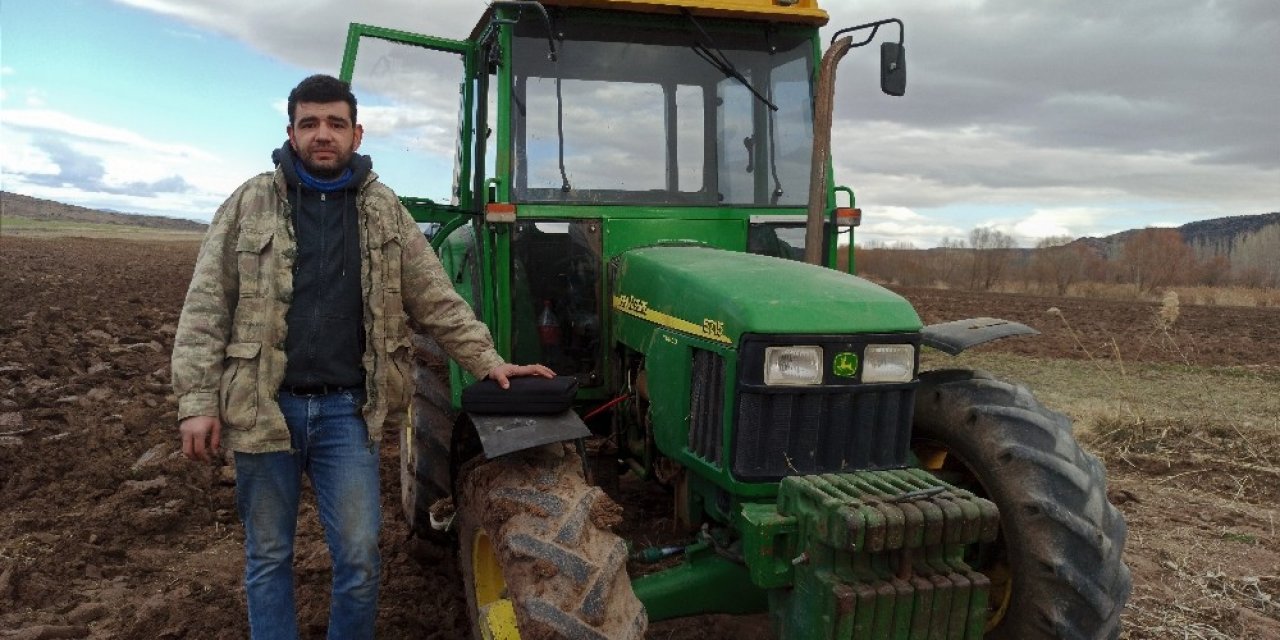 Endüstri mühendisi tarladaki işlerini sanal ortama taşıdı