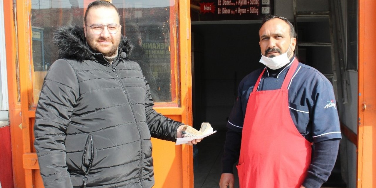 Hesabına yanlışlıkla yatan 19 bin lirayı sahibine teslim etti