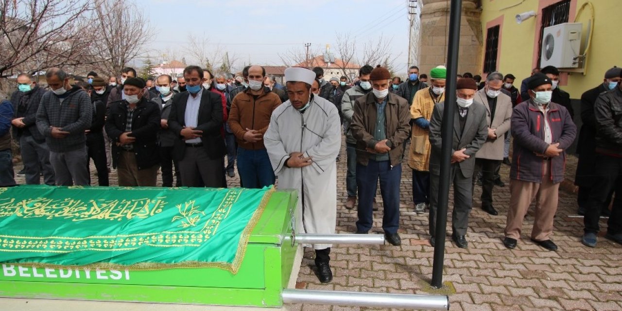 Karpuzsekisi mahalle muhtarı Hamdi Tarla hayatını kaybetti