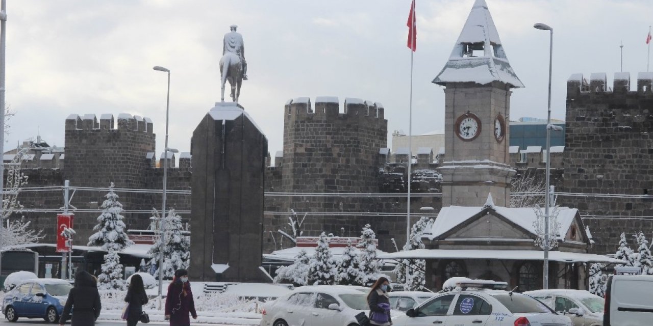 Mart karı Kayseri’yi beyaza bürüdü