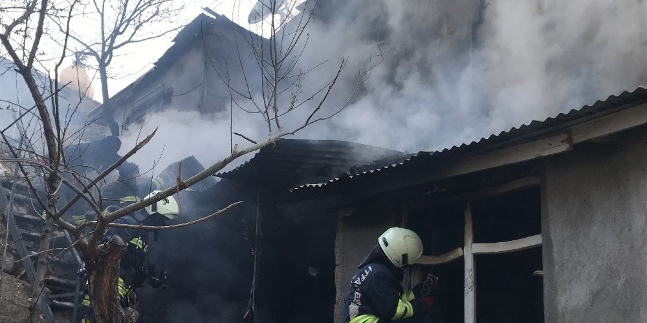 Müstakil evdeki yangın paniğe neden oldu