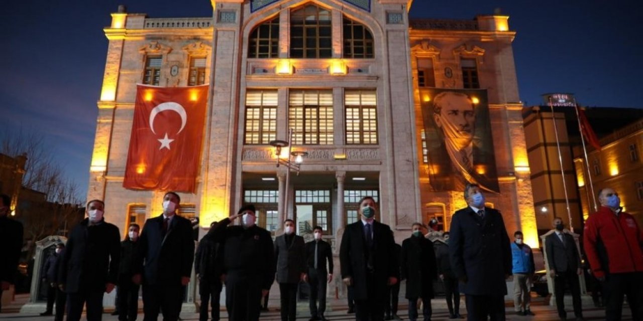 Aksaray 19.21’de İstiklal Marşı için kilitlendi