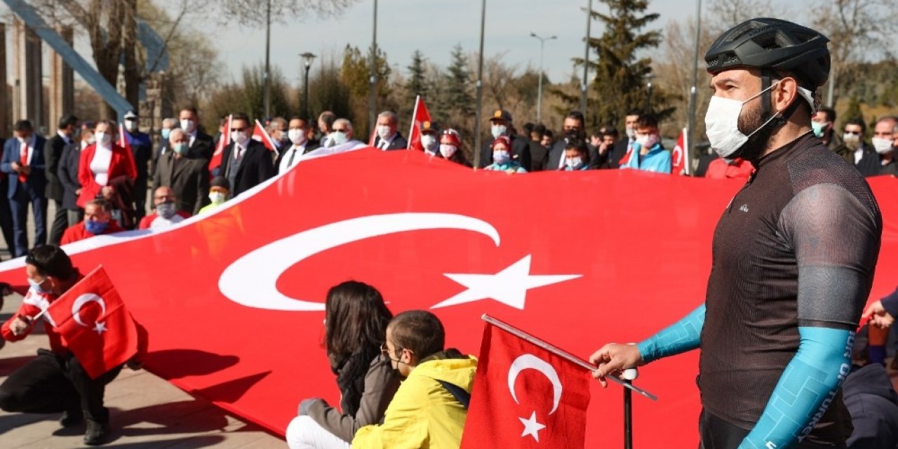 Anıtkabir’de dalgalanan bayrak Mehmet Akif Ersoy’un evinde