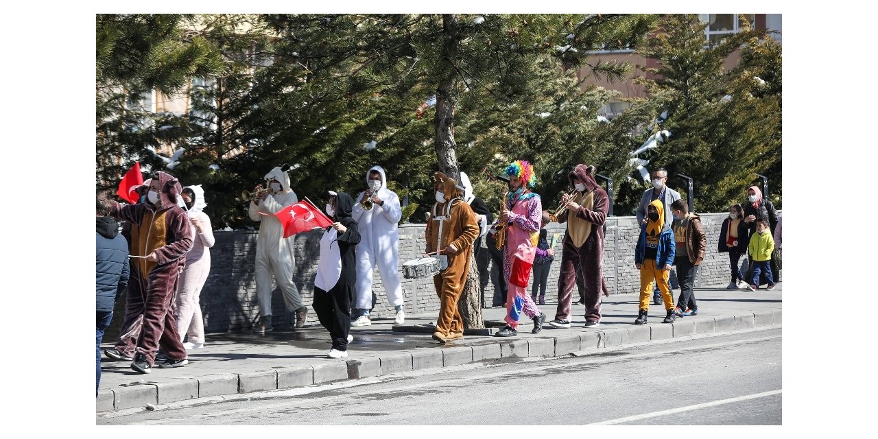 Talas’ta maskotlu bando takımı hafta sonuna damga vurdu