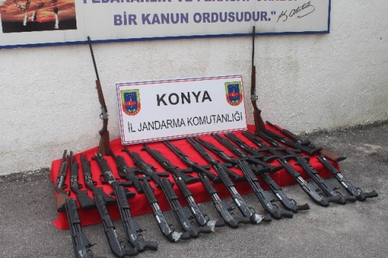 Kargo Araçlarıyla Taşınan Yasa Dışı Üretilen Silahlar Jandarmaya Takıldı