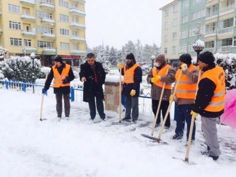 Ereğli Belediyesi'nin karla yoğun mücadele