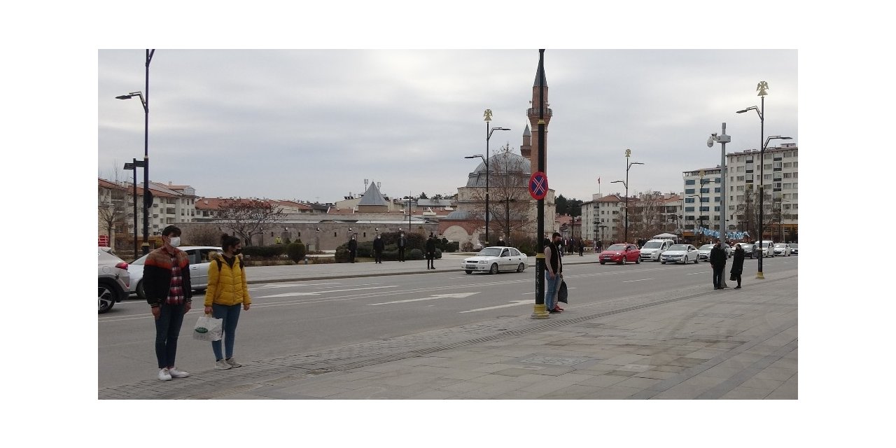 Sivas’ta İstiklal Marşı okunurken hayat durdu