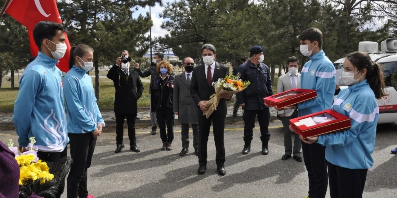 Çanakkale’den Ankara’ya giden ‘Kutsal Emanetler’ Eskişehir’de el değiştirdi